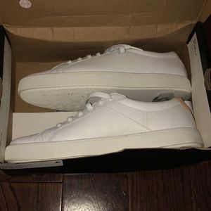 Brand new! Under armour white tennis/sneaker shoes